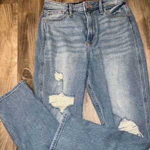 Hollister Ultra High Rise Mom Jean